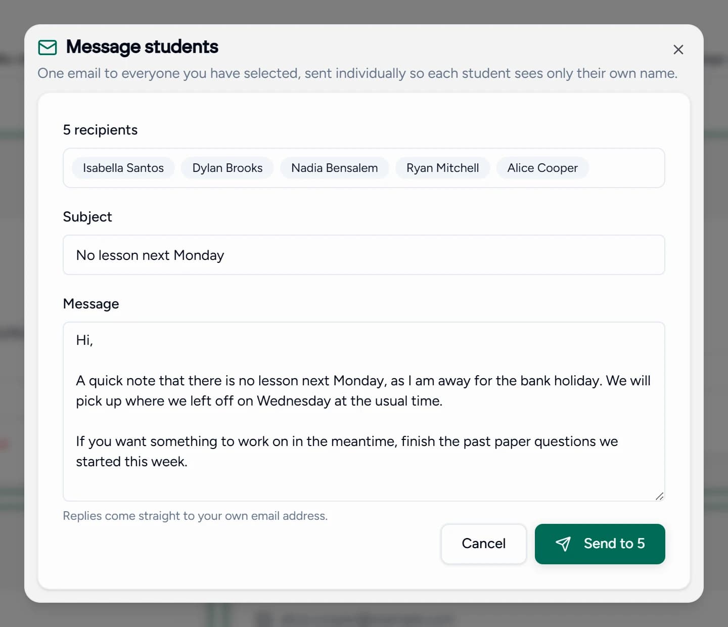 Teamlilit's message dialog: five students named as recipients, a subject line and a typed message, with a send button that counts the recipients