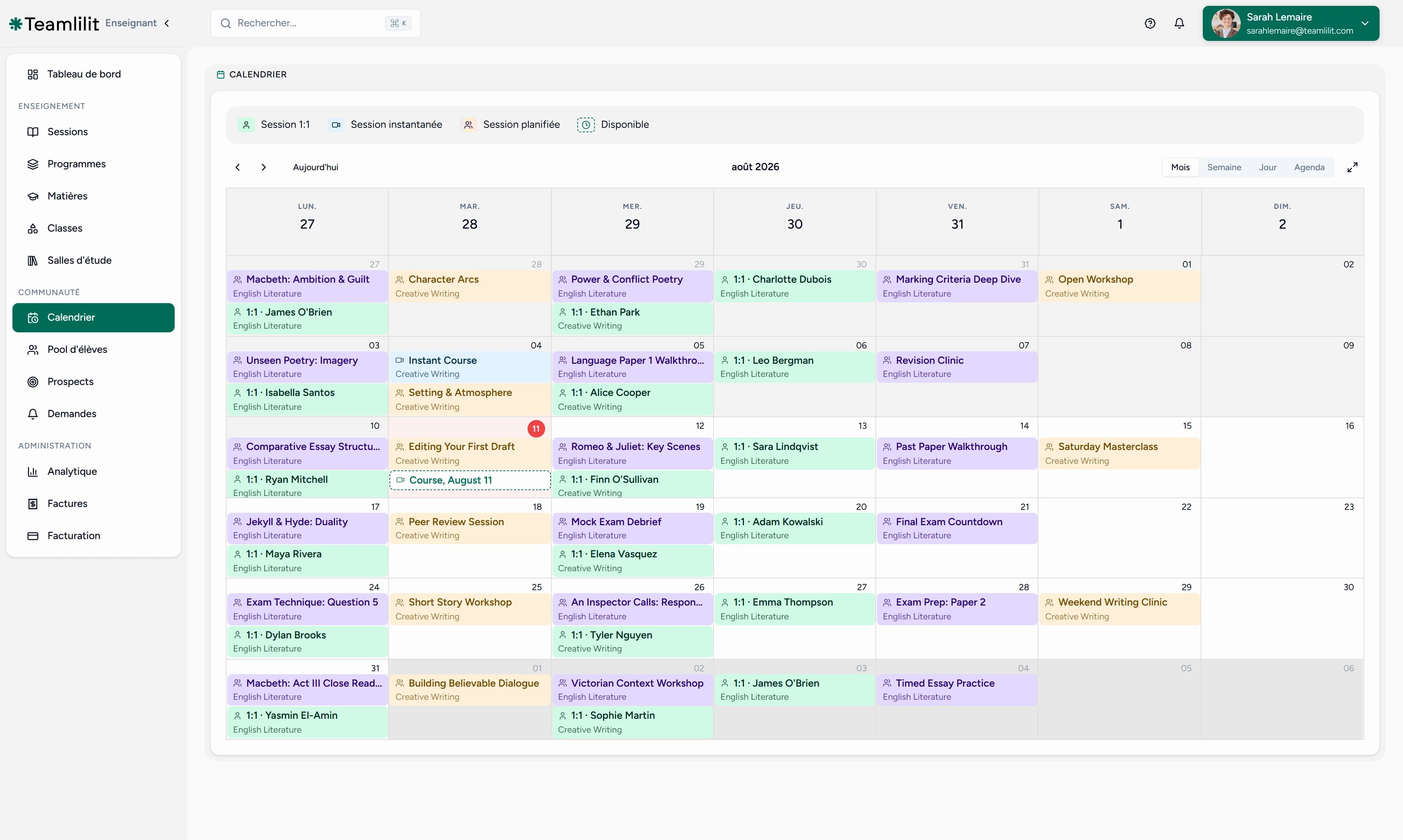 La vue mensuelle du calendrier Teamlilit, avec les créneaux réservés et les cours planifiés sur la même grille